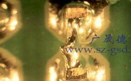 密腳元件密集在個區域而形成的波峰焊接后元件腳連錫